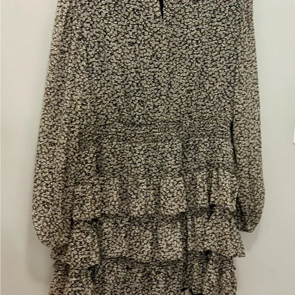 Chic Black and White Floral Midi Dress - Picture 6 of 9